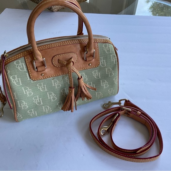 Dooney & Bourke Other - DOONEY & BOURKE PICNIC COLLECTION MINI TESSEL SATCHEL BAG.